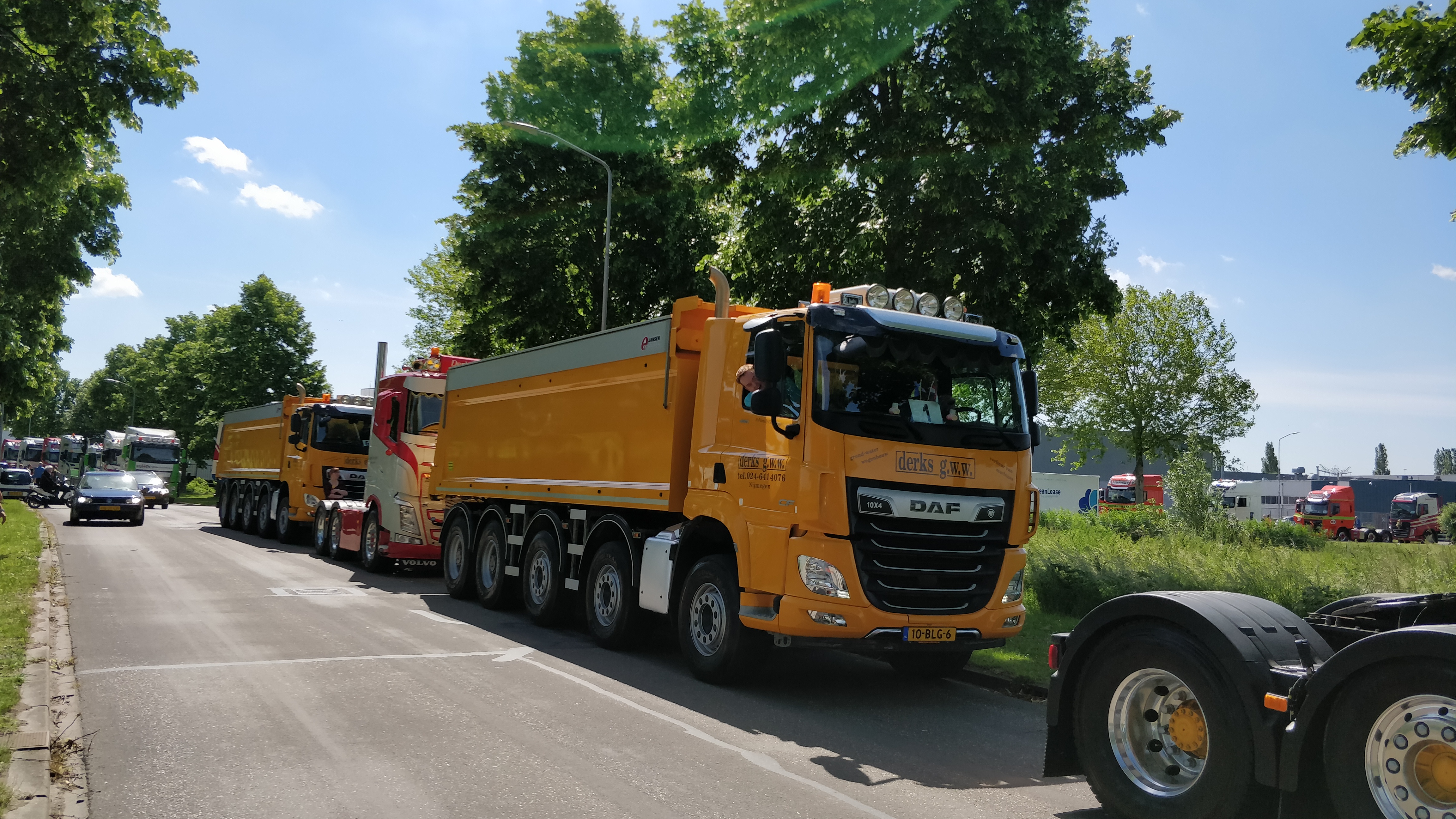 Wens op wielen - truck convooi