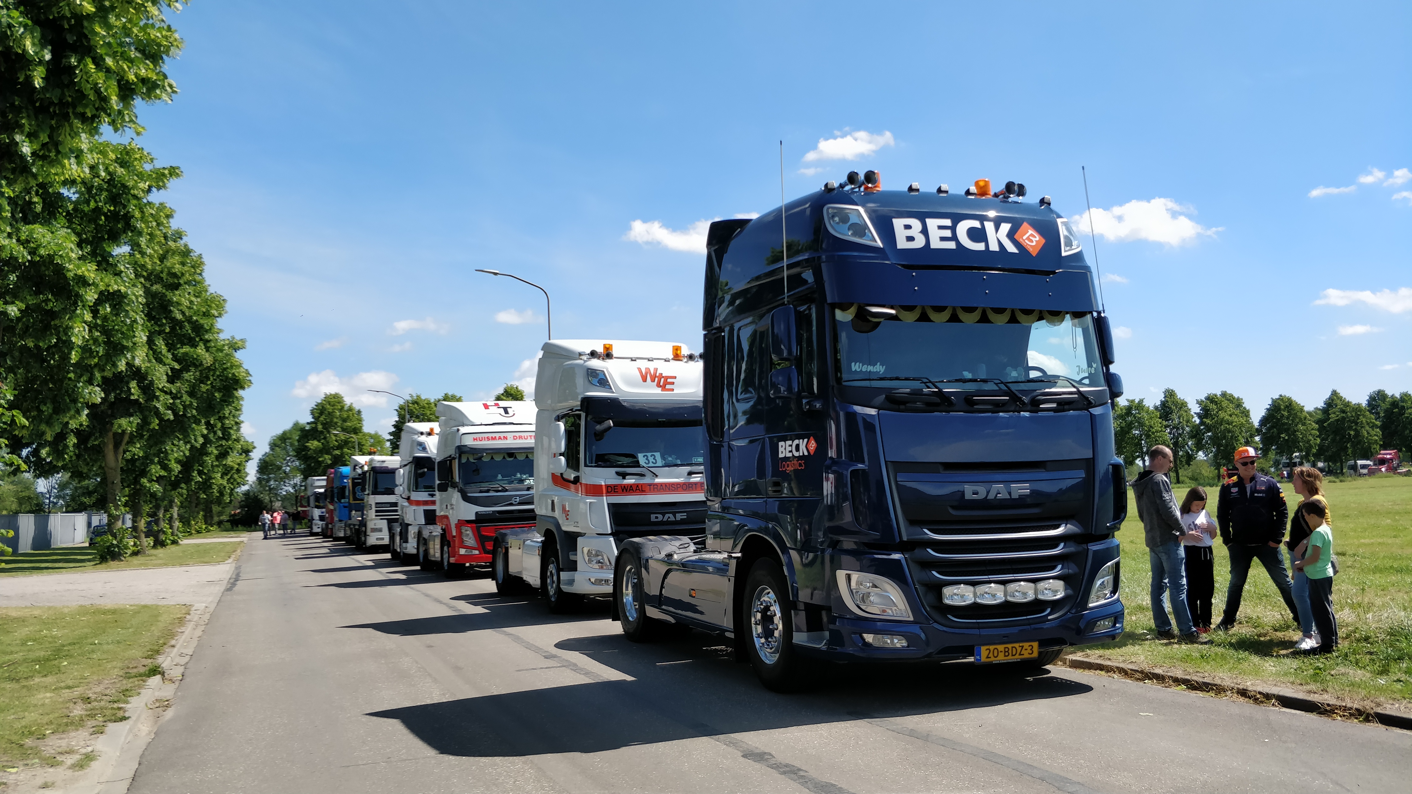 Wens op wielen - truck convooi