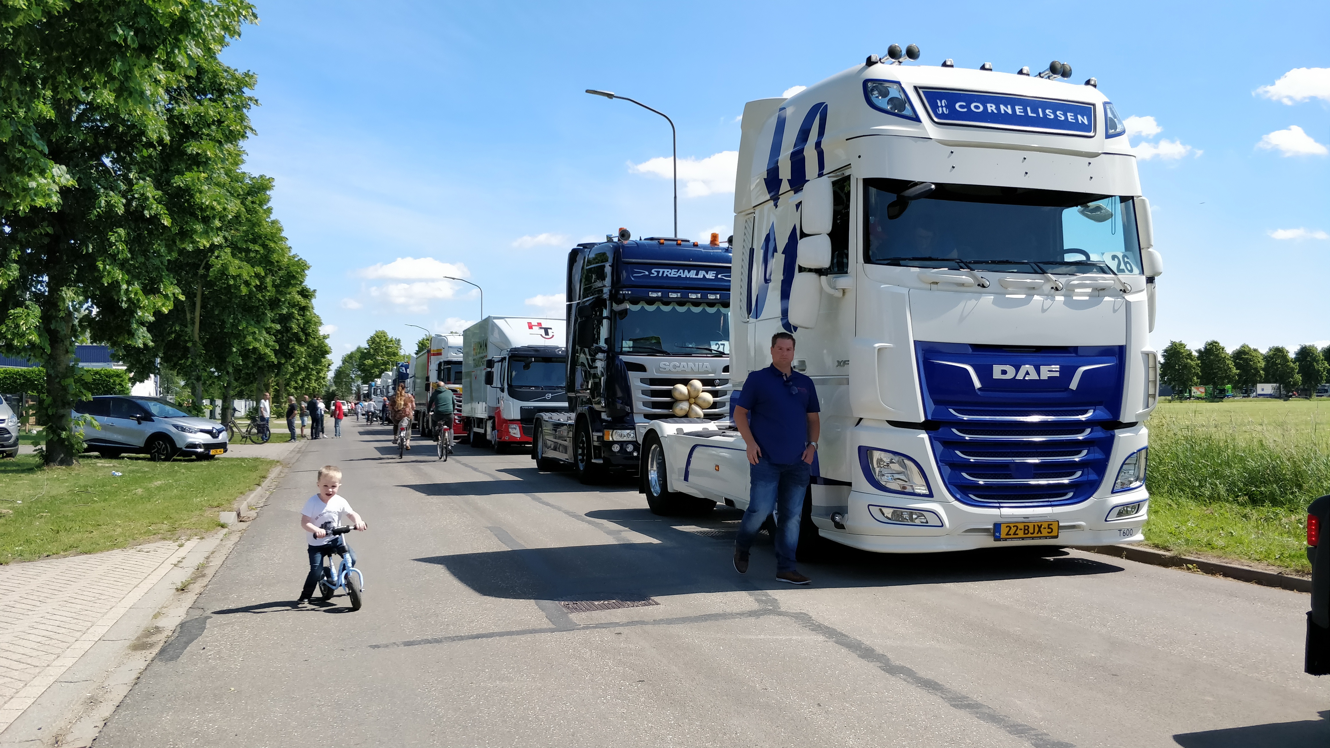 Wens op wielen - truck convooi