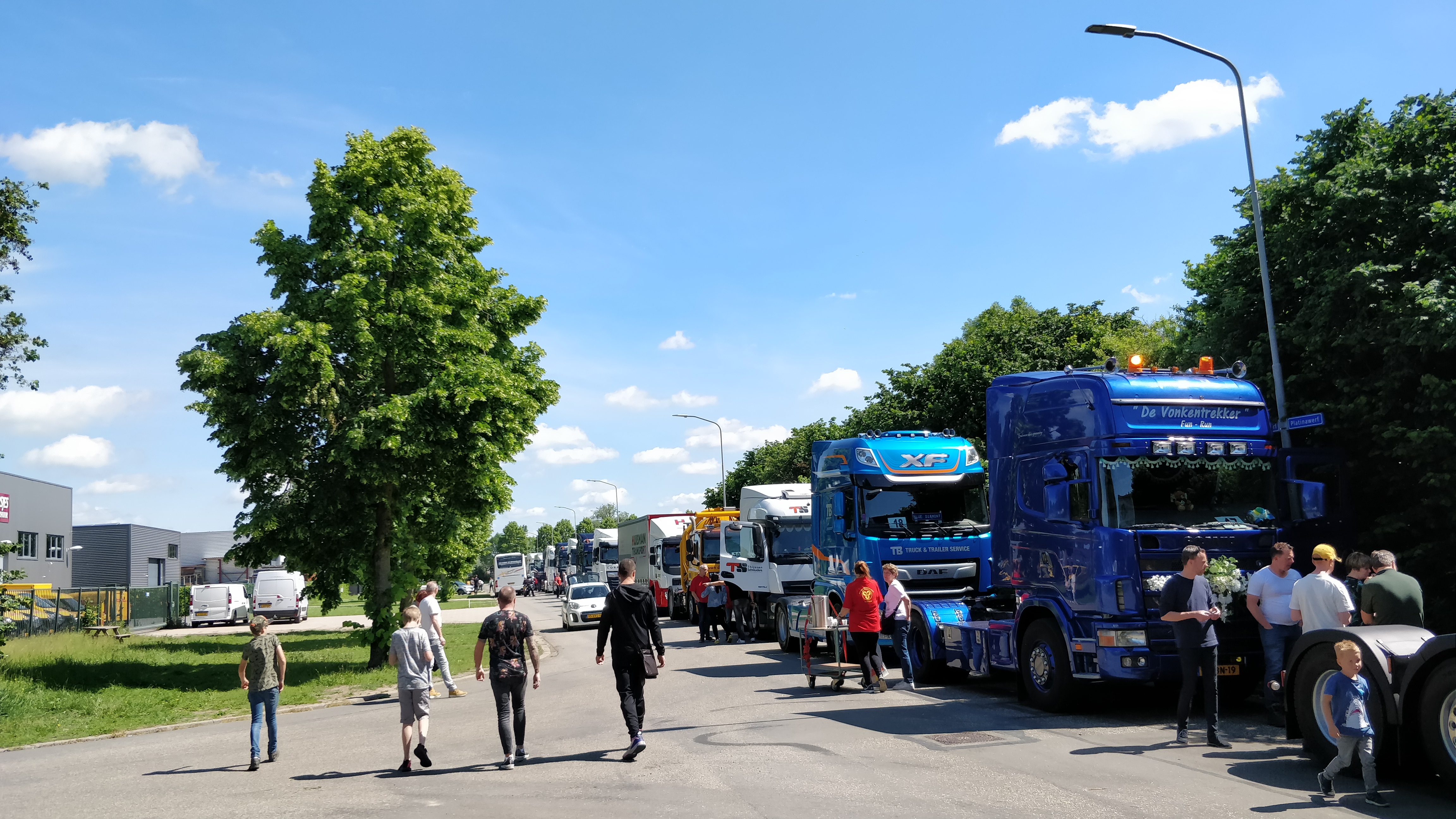 Wens op wielen - truck convooi