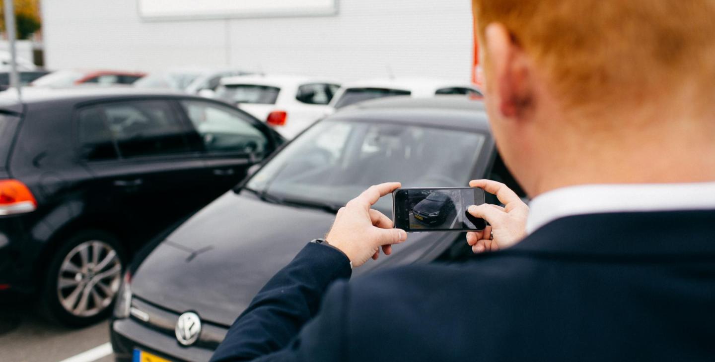 Mark taxeert een auto