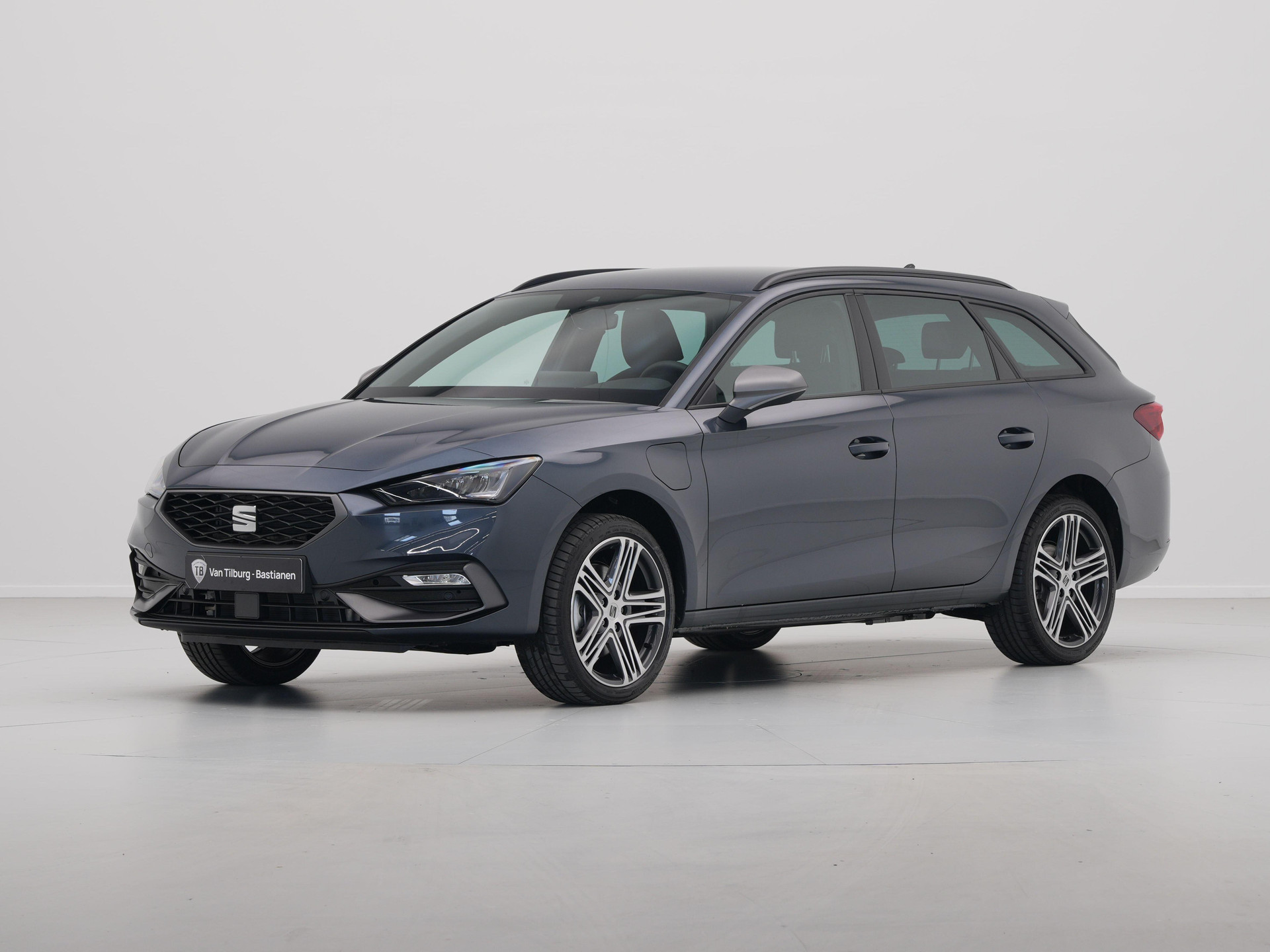 SEAT - Leon Sportstourer 1.5 TSI eHybrid 204 6DSG FR PHEV First Edition - 2024