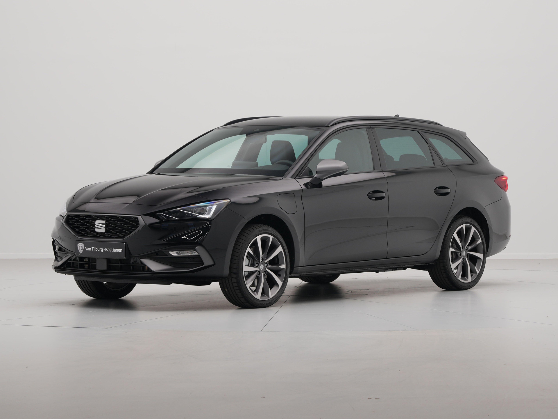 SEAT - Leon Sportstourer 1.5 TSI eHybrid 204 6DSG FR PHEV First Edition - 2025