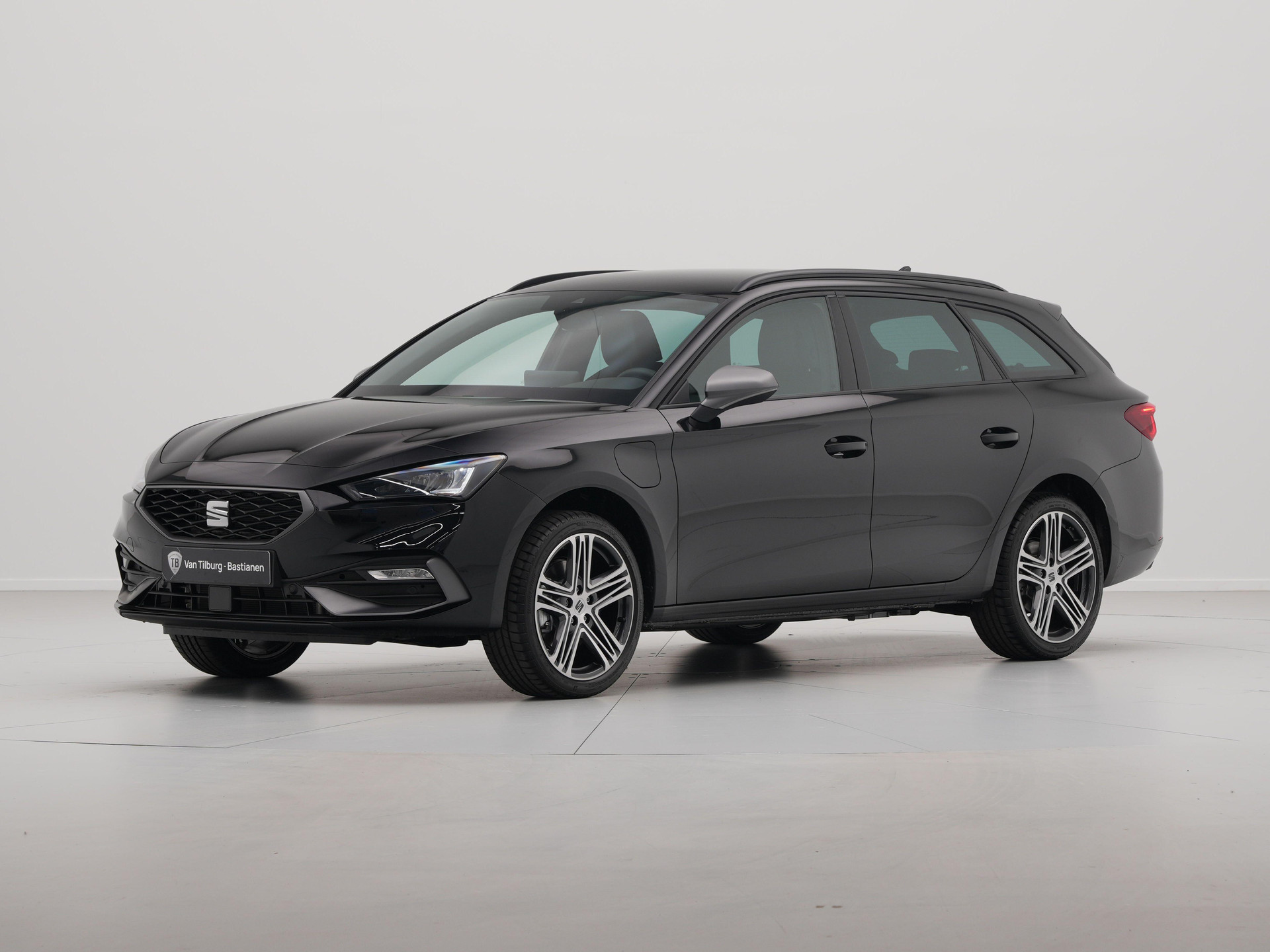 SEAT - Leon Sportstourer 1.5 TSI eHybrid 204 6DSG FR PHEV First Edition - 2025