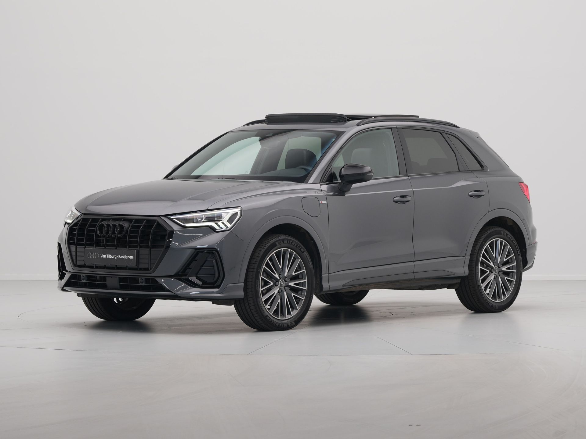 Audi - Q3 45 TFSI e S edition - 2021
